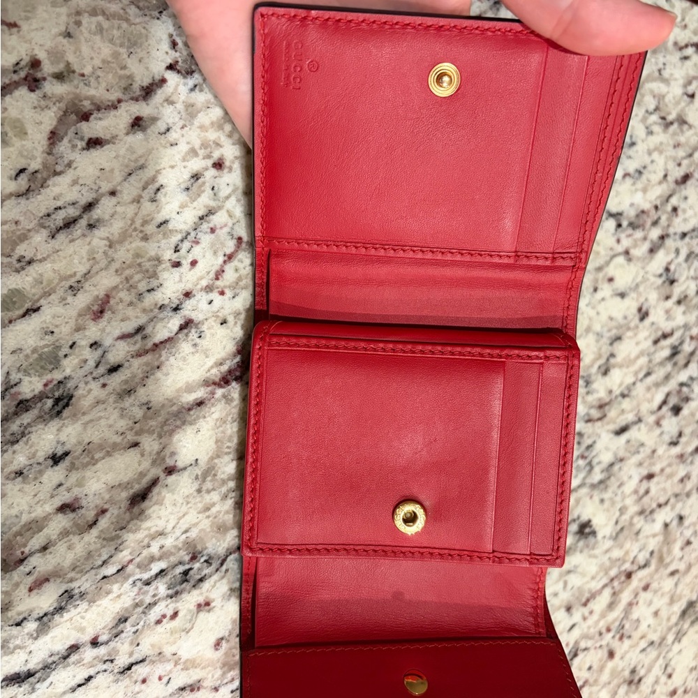 Gucci Red Sylvie Leather Wallet with Gold Buckle - Picture 3 of 7